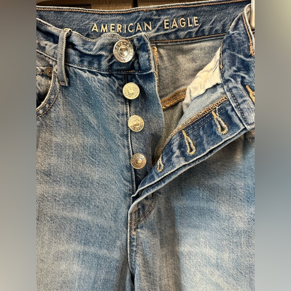 American Eagle Outfitters 90s Boyfriend Jeans Size 6 - Picture 3 of 7